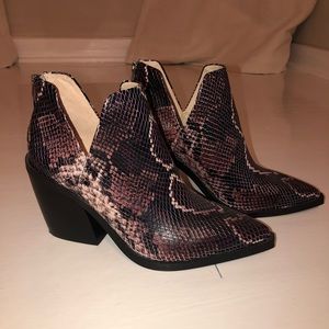 NEW VINCE CAMUTO BOOTIE